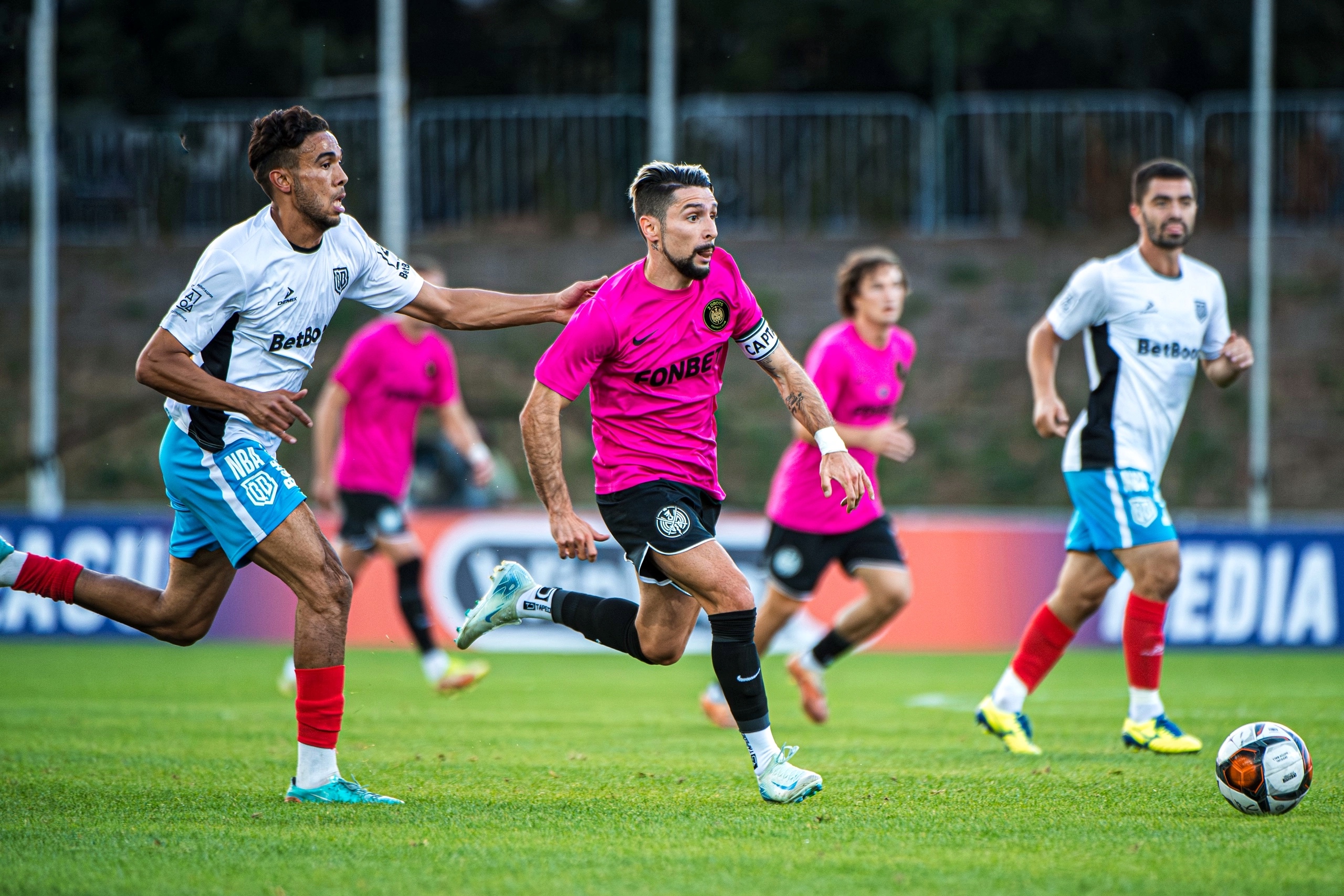 1 июня звёзды футбольной Медиалиги проведут мастер-классы для детей.