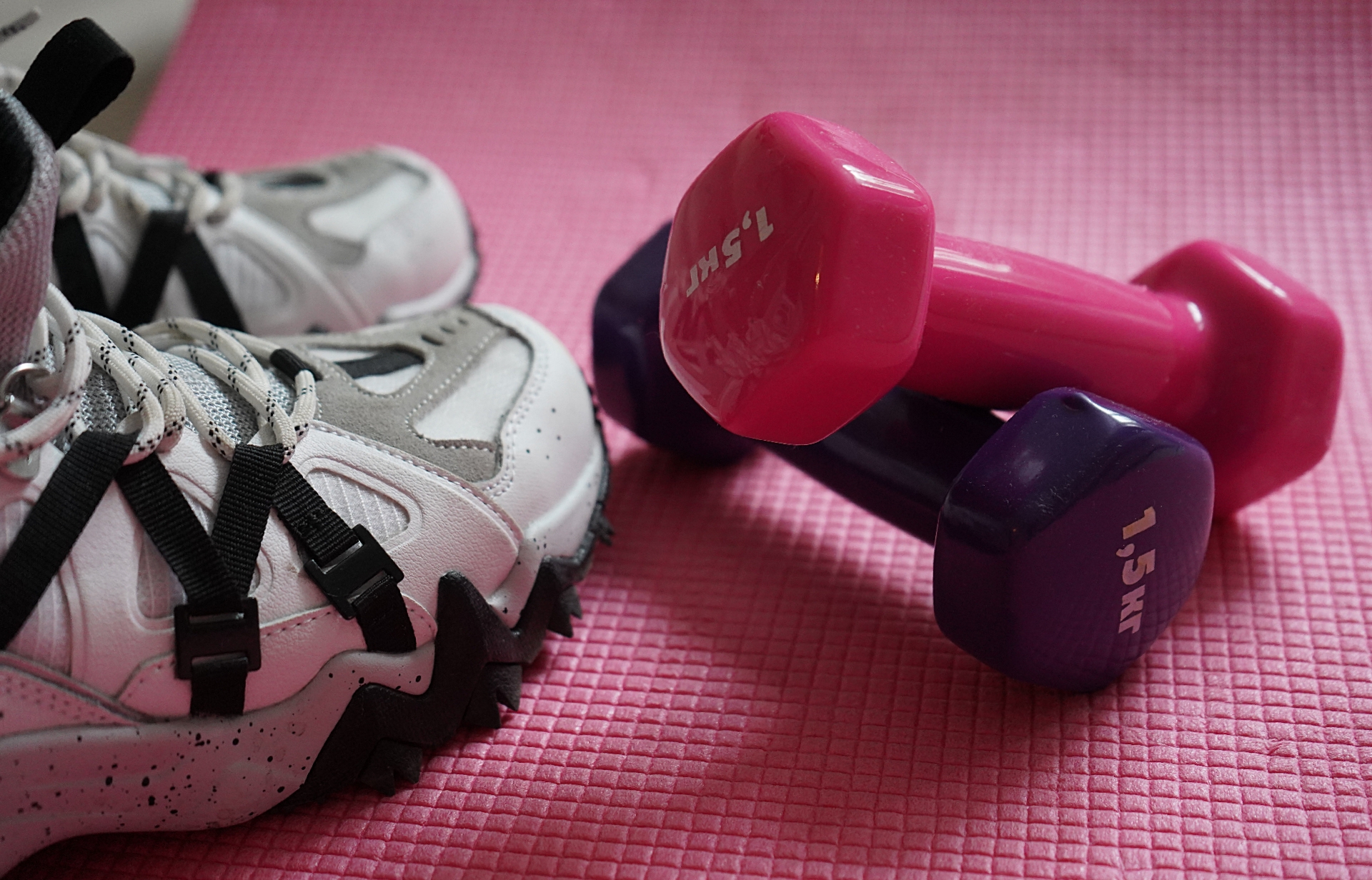 Все желающие приглашаются на тренировки по фитнесу в рамках проекта «Мой спортивный район». Фото: Анна Быкова, «Вечерняя Москва»