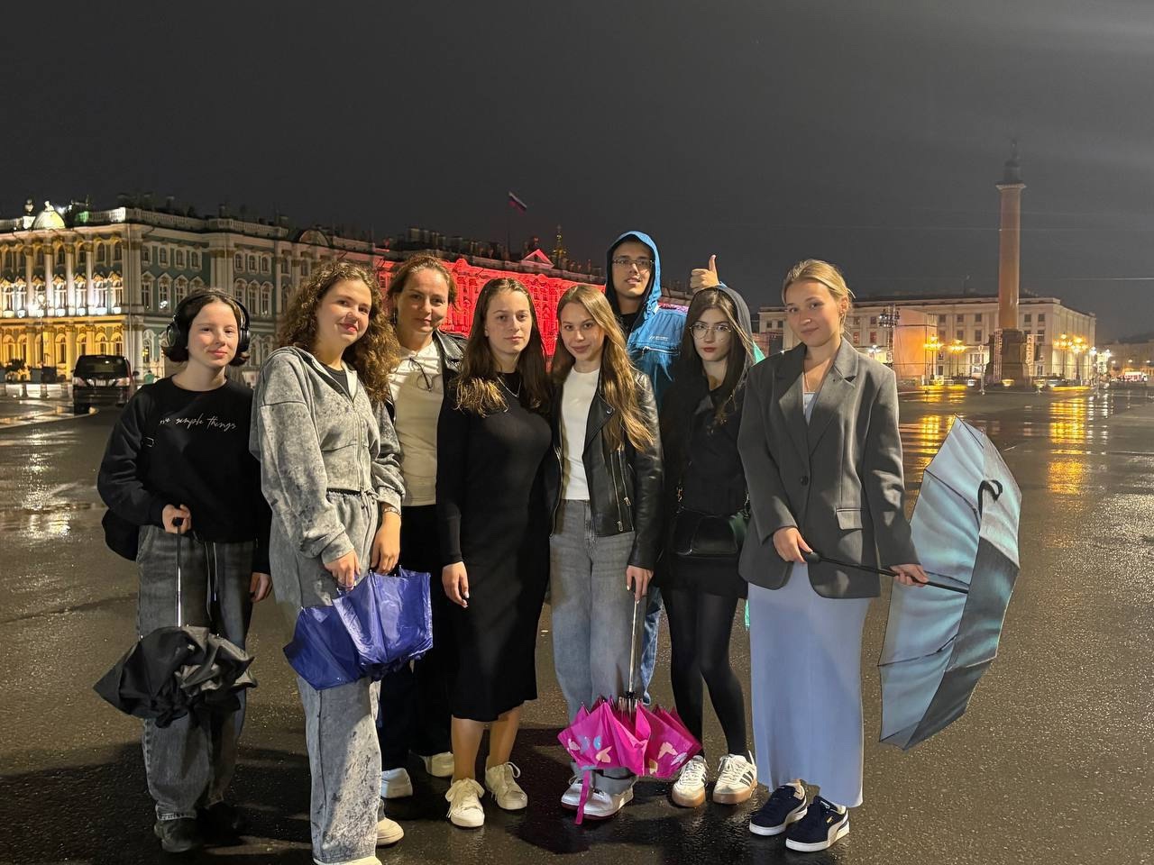 Десятиклассники из школы №1450 «Олимп» совершили путешествие в Санкт-Петербург. Фото: официальная страница школы в социальных сетях