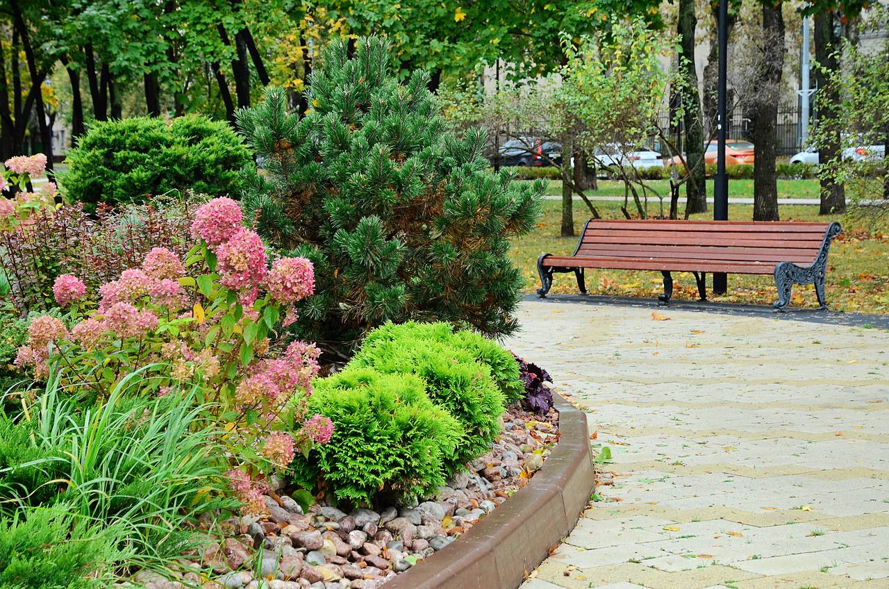 Глава управы Нагорного района провел обход территории. Фото: Анна Быкова, «Вечерняя Москва»