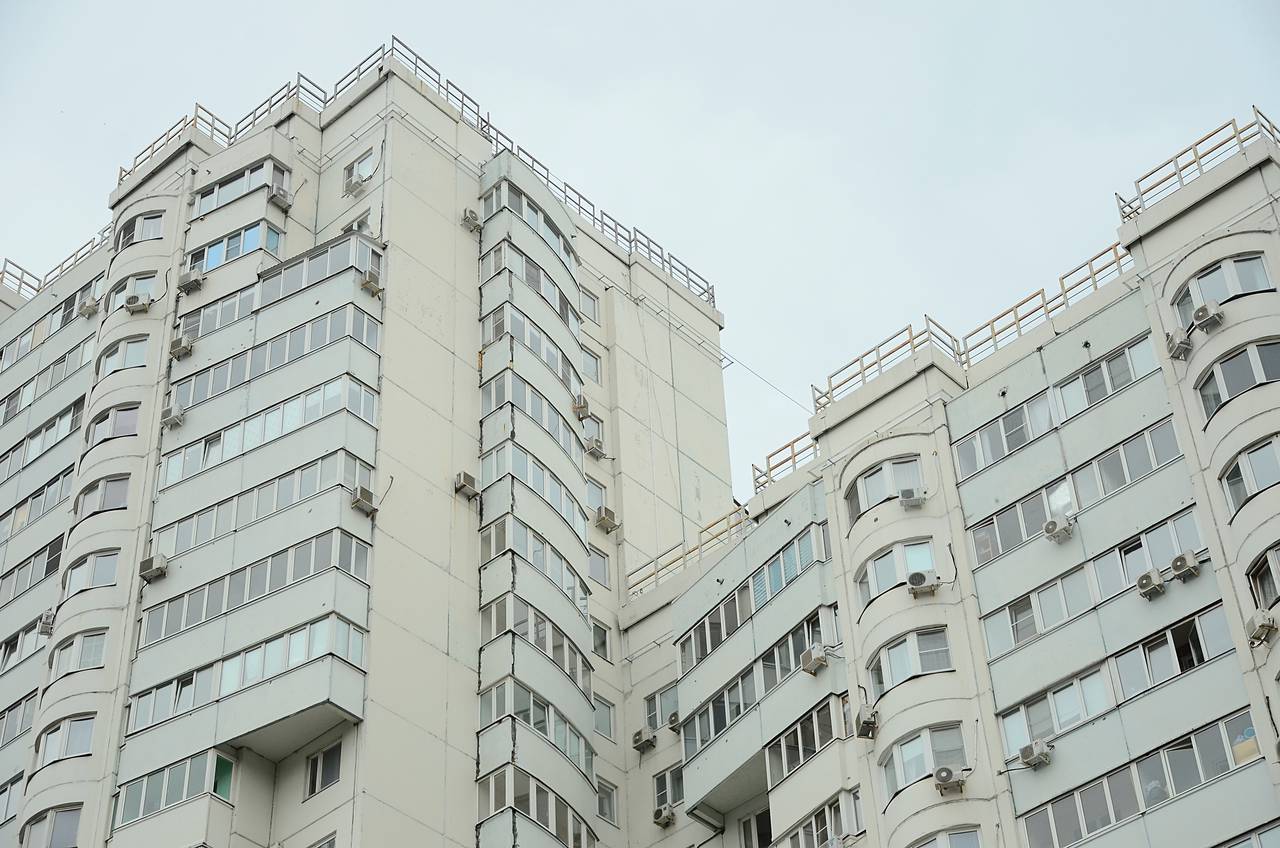 Глава управы Нагорного района провел традиционный обход территории. Фото: Анна Быкова, «Вечерняя Москва»