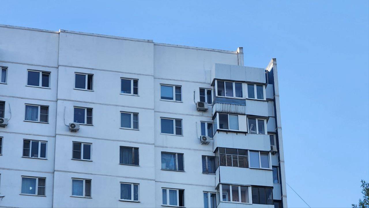 Глава управы Нагорного района провел обход территории. Фото: Алина Моисеенко, «Вечерняя Москва»