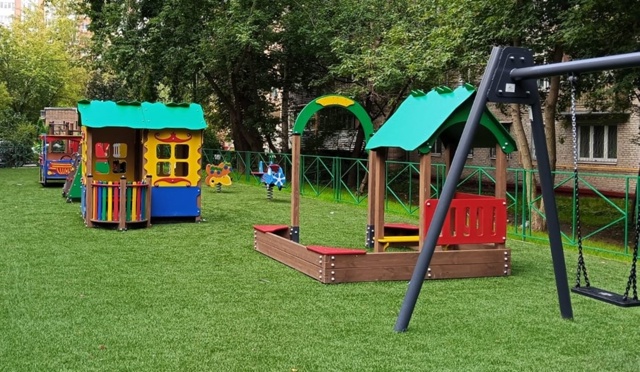 Детские площадки благоустроили в Нагорном. Фото: лофициальная страница управы района Нагорный города Москвы в социальных сетях