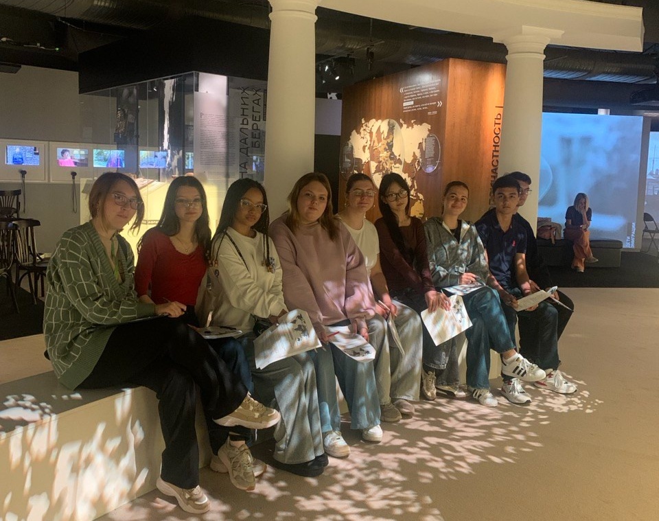 «Учебный день в музее»: Дом русского зарубежья посетили одиннадцатиклассники №1450 «Олимп». Фото: страница школы №1450 «Олимп» в социальных сетях