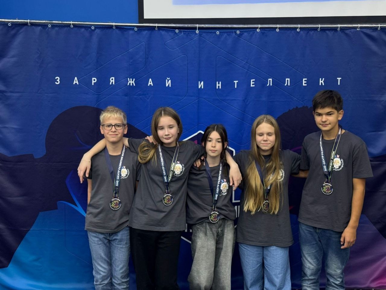 Шестиклассники школы №1580 одержали победу в интеллектуальном шоу. Фото: официальная страница Бауманской инженерной школы №1580 в социальных сетях