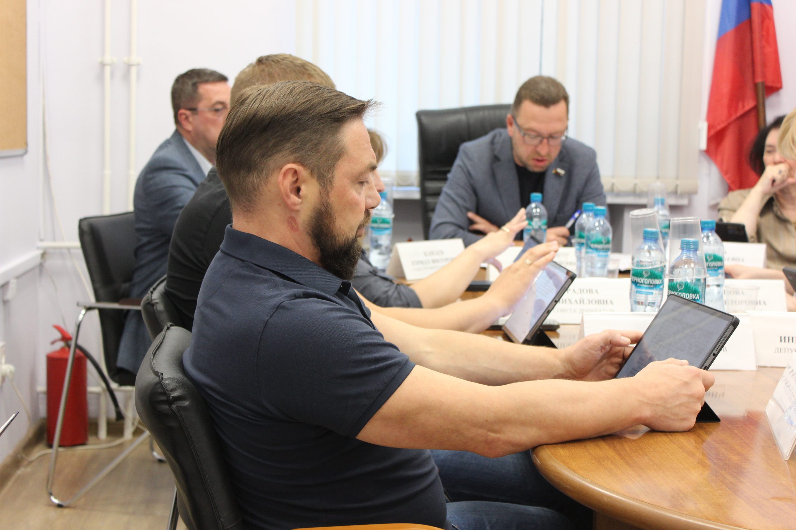 Решение об официальных символах муниципального округа Нагорный приняли депутаты СД МО Нагорный. Фото: Полина Титкова, «Вечерняя Москва»