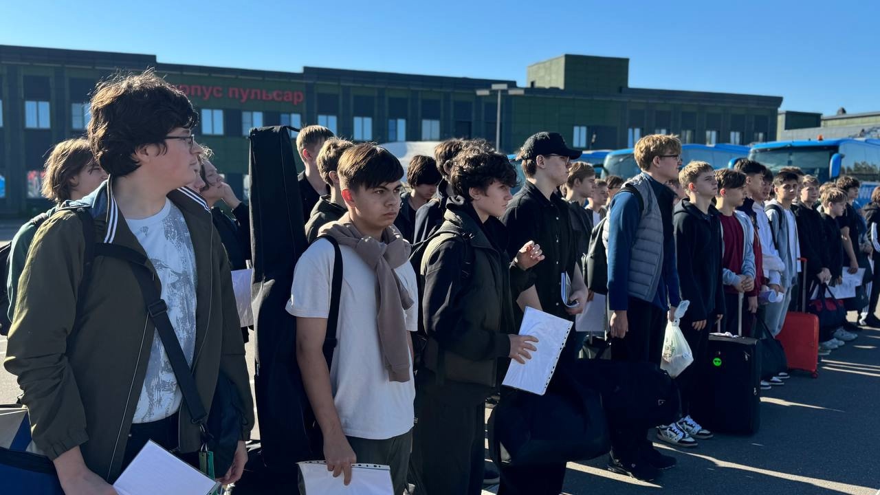 Ученики школы №1580 начали прохождение военно-спортивных сборов. Фото: страница Бауманской инженерной школы №1580 в социальных сетях