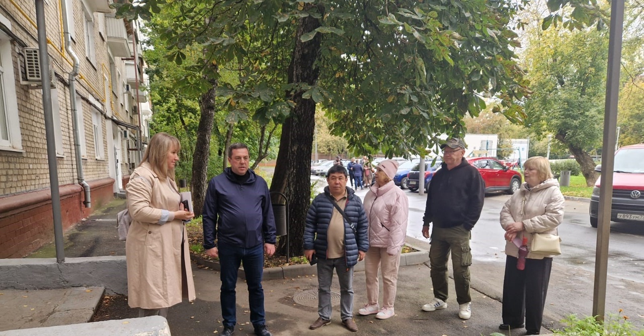 Глава управы Нагорного района провел рабочий обход территорий. Фото: страница управы Нагорного района в социальных сетях
