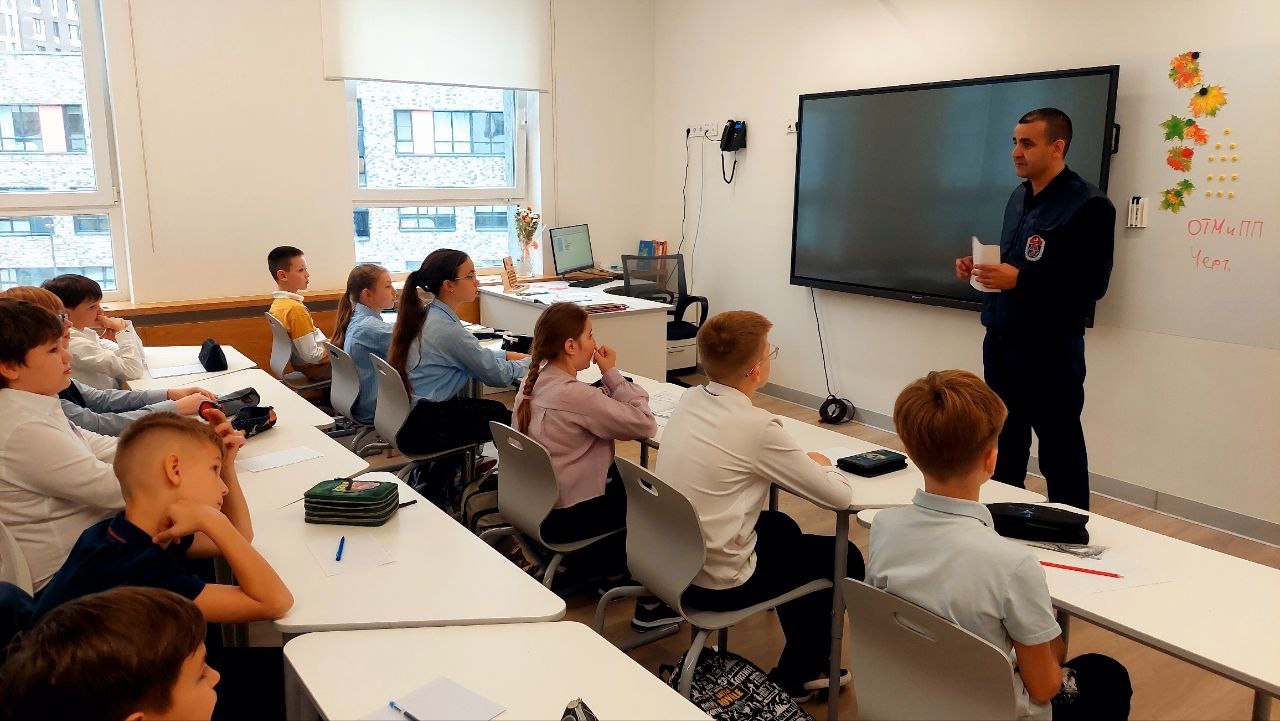 Уроки безопасности провели для учеников Бауманской инженерной школы №1580. Фото: страница Бауманской инженерной школы в социальных сетях