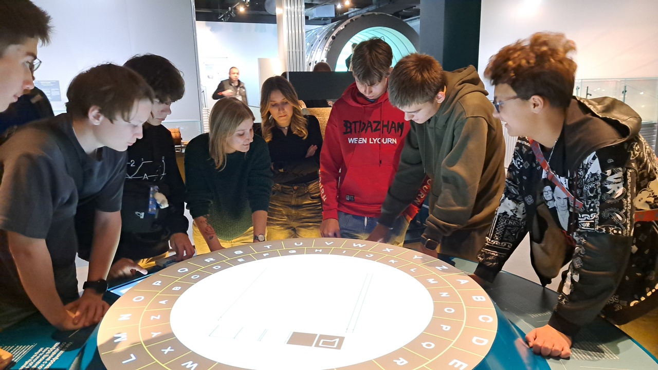 Девятиклассники Бауманской инженерной школы №1580. Фото: страница Бауманской инженерной школы №1580 в социальных сетях