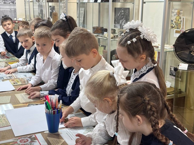 Учеников школы №504 посвятили в первоклассники. Фото: официальная страница школы №504 в социальных сетях