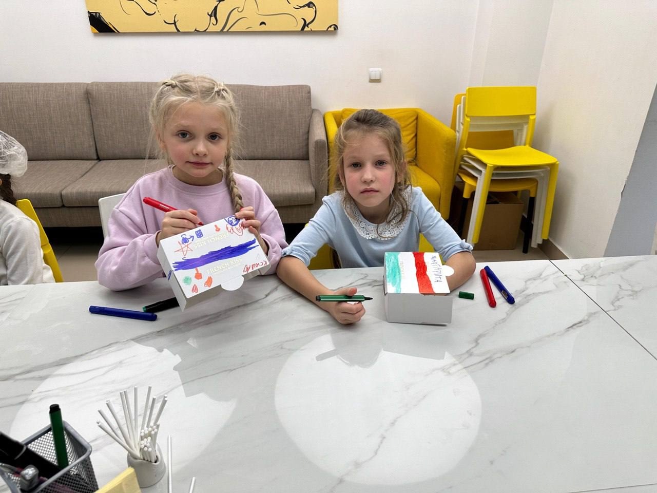 Шоколадную фабрику посетили первоклассники школы №1450 «Олимп». Фото: официалдьная страница школы №1450 «Олимп» в социальных сетях