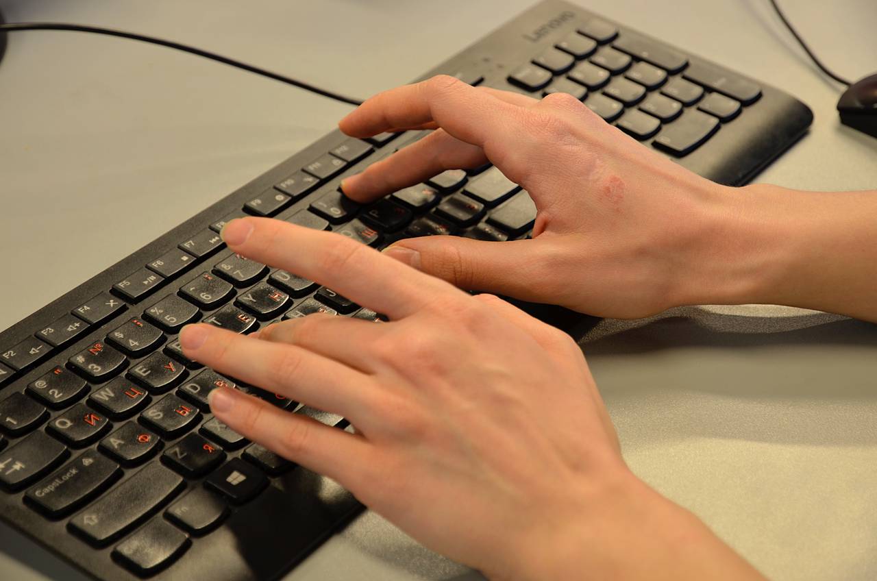 Актуальные схемы интернет мошенников. Фото: Анна Быкова, «Вечерняя Москва»