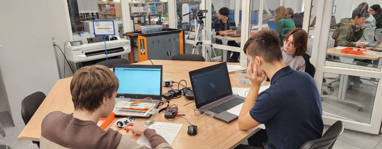 Одиннадцатиклассники школы №1862 стали финалистами турнира «Кибер-бой». Фото: официальная страница шуолы №1862 в социальных сетях