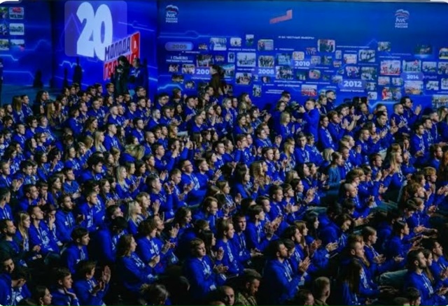 Депутат Юлия Новикова поздравила движение «Молодая гвардия» с 20-летием. Фото: официальная страница Юлии Новиковой в социальных сетях