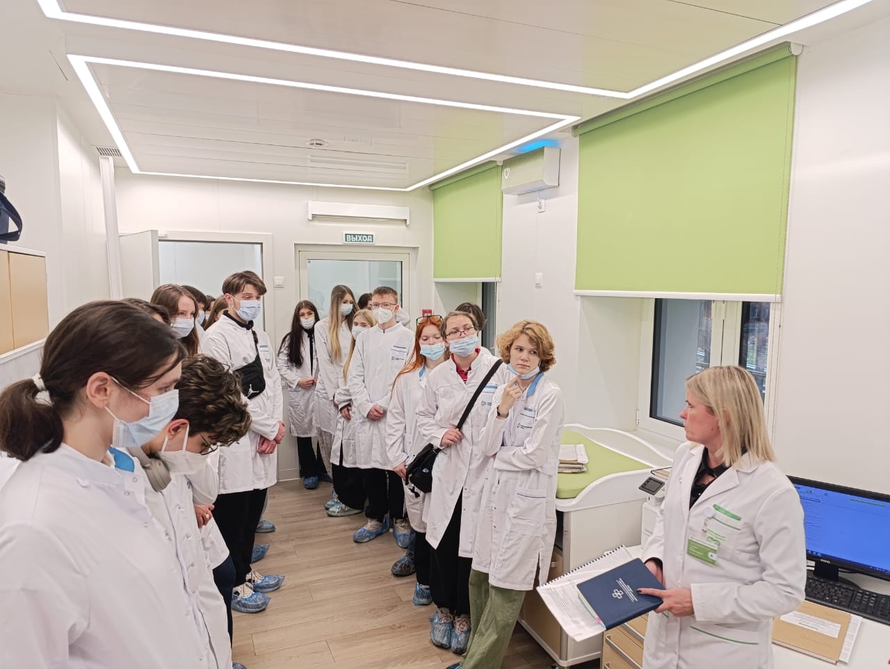 Ученики школы №1862 посетили поликлинику с экскурсией. Фото: официальная страница школы №1862 в социальных сетях