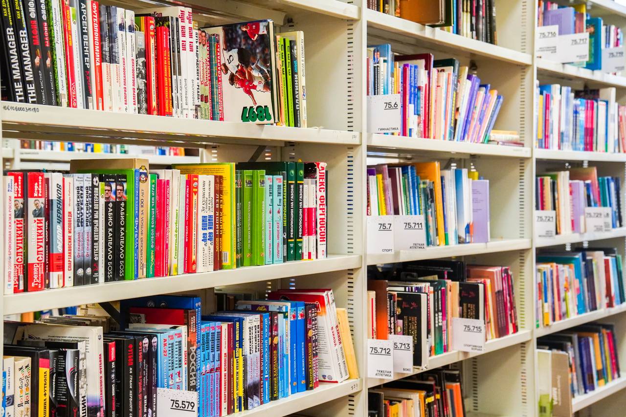 Выставку «Незнакомый мир знакомых книг» откроют в библиотеке №148. Фото: Ксения Догонашева, «Вечерняя Москва»