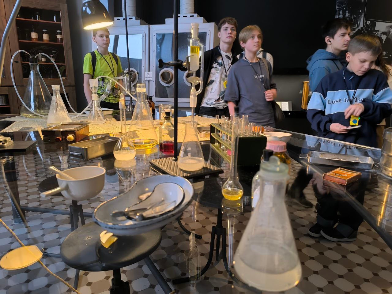 Восьмиклассники школы №1580 посетили с экскурсией музей «Атом» на ВДНХ. Фото: страница школы №1580 в социальных сетях