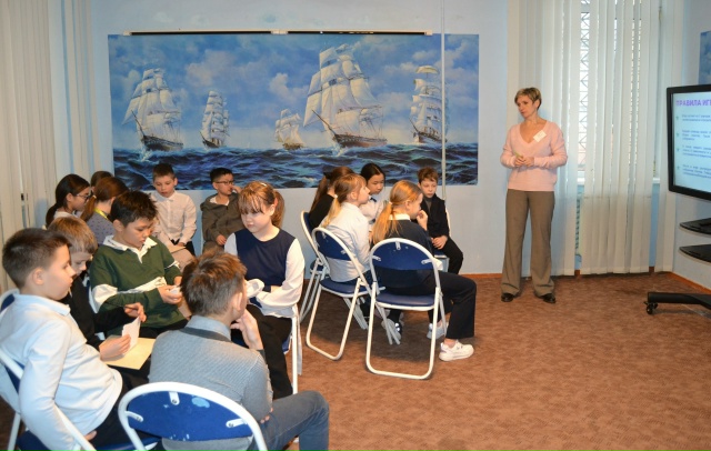 Депутат Татьяна Филиппова подвела итоги детского литературного квиза «Книжный бум» в библиотеке имени Тютчева. Фото: официальная страница Татьяны Филипповой в социальных сетях