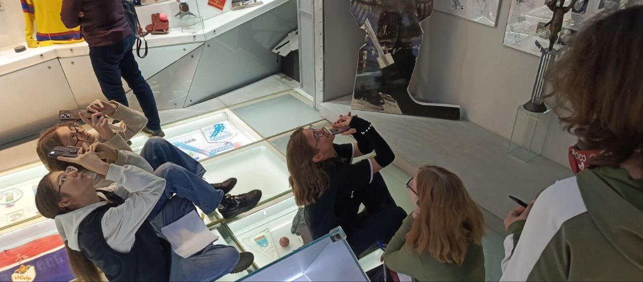 Семиклассники школы №1450 «Олимп» посетили музей спорта. Фото: страница школы №1450 «Олимп» в социальных сетях