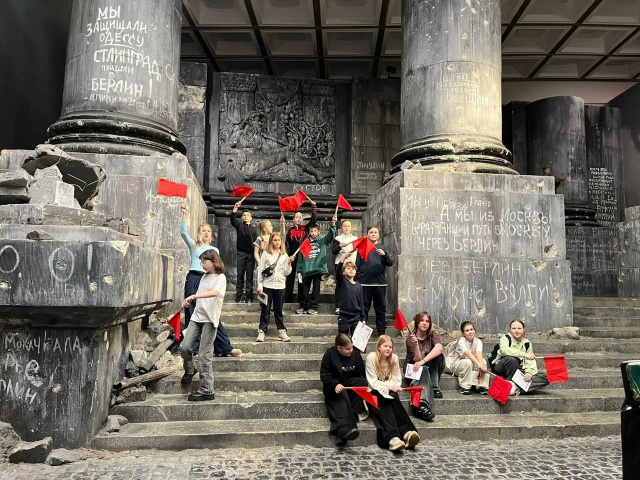 «Подвиг народа»: ученики школы №504 посетили выставку. Фото: страница школы №504 в социальных сетях