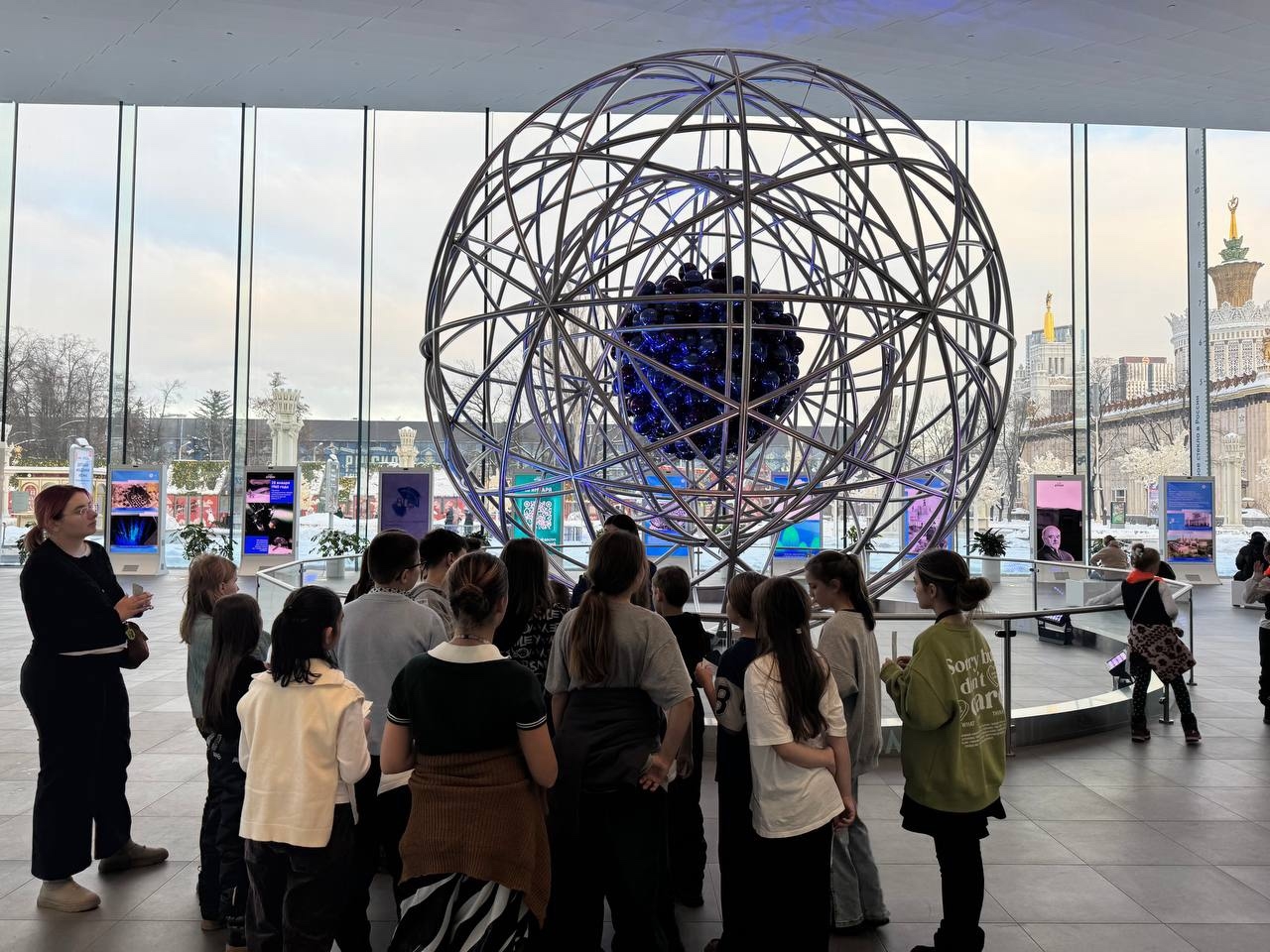 Павильон «АТОМ» на ВДНХ посетили четвероклассники школы №1580. Фото: страница школы №1580 в социальных сетях